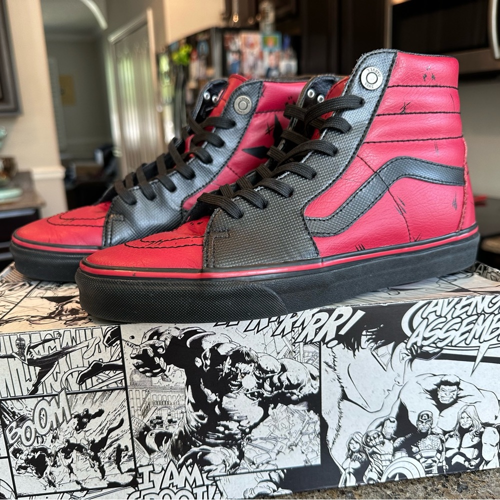 Vans Sk8 Hi x Marvel Deadpool size 9.5